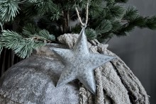 Zinken ster aan jute touw L